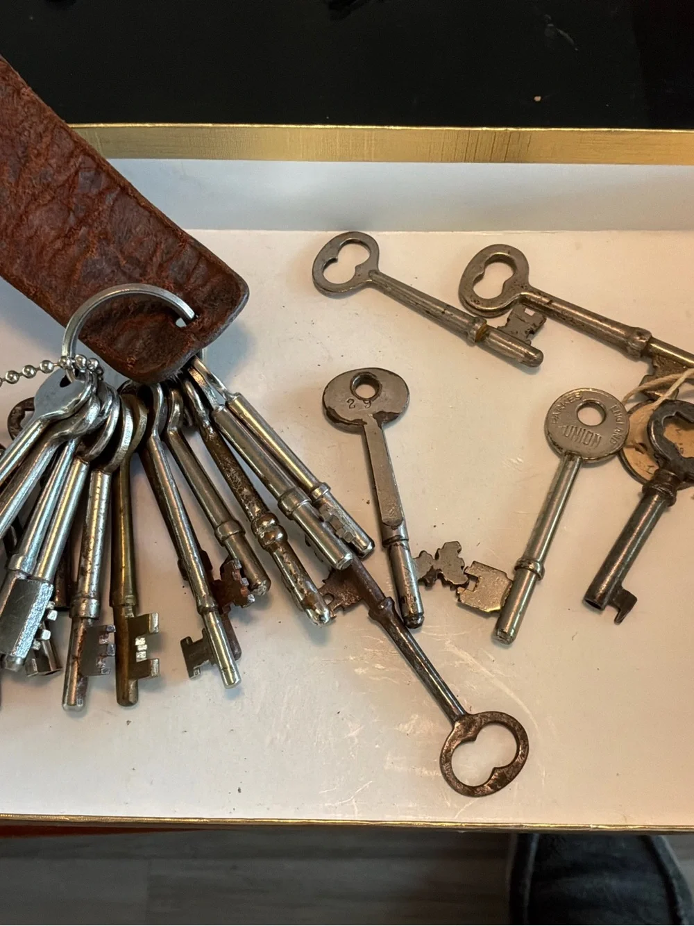 23 Vintage Skeleton Key Set in Silver and Brown - Unbranded